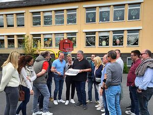 Von den Planungen zum Bau einer neuen Ganztagsschule bis hin zu einem großen Fotovoltaik-Projekt auf den Dächern der Grundschule Mendig.-Team der VG-Mendig vor Ort